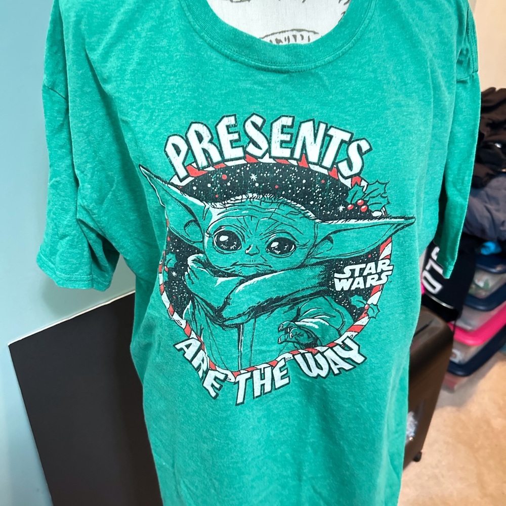 Men’s large star wars T-shirt Christmas
